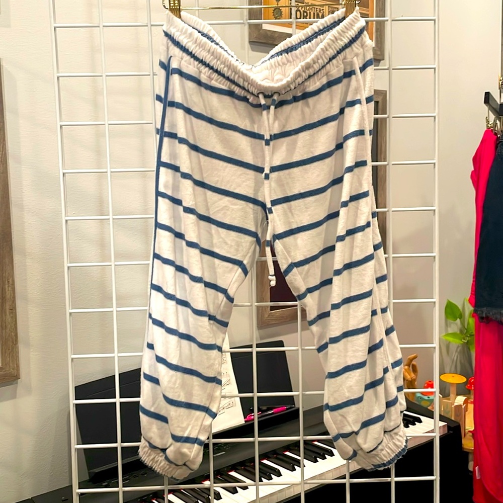 FOR KLAND NWT cropped terry cloth joggers